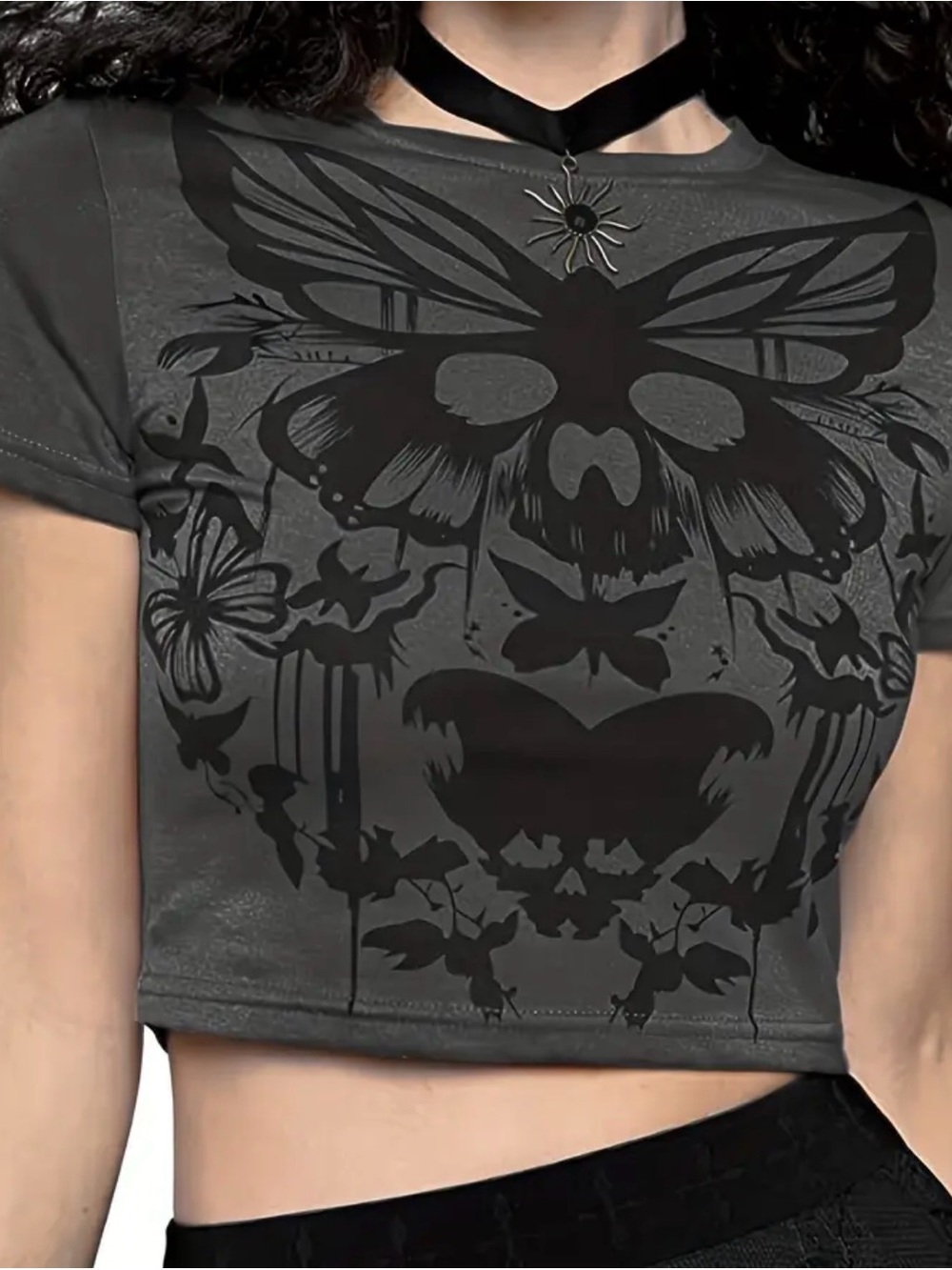 🔴 SHEIN Black Graphic Cropped Tee with Moth & Skull Motif